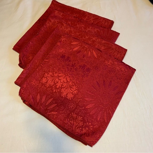 Set of 4 Fabric Red Floral Napkins - Picture 2 of 2